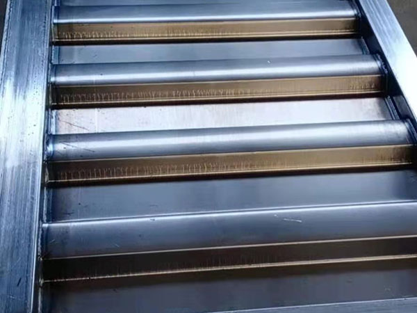 導(dǎo)致礦用托輥短期內(nèi)損壞的原因